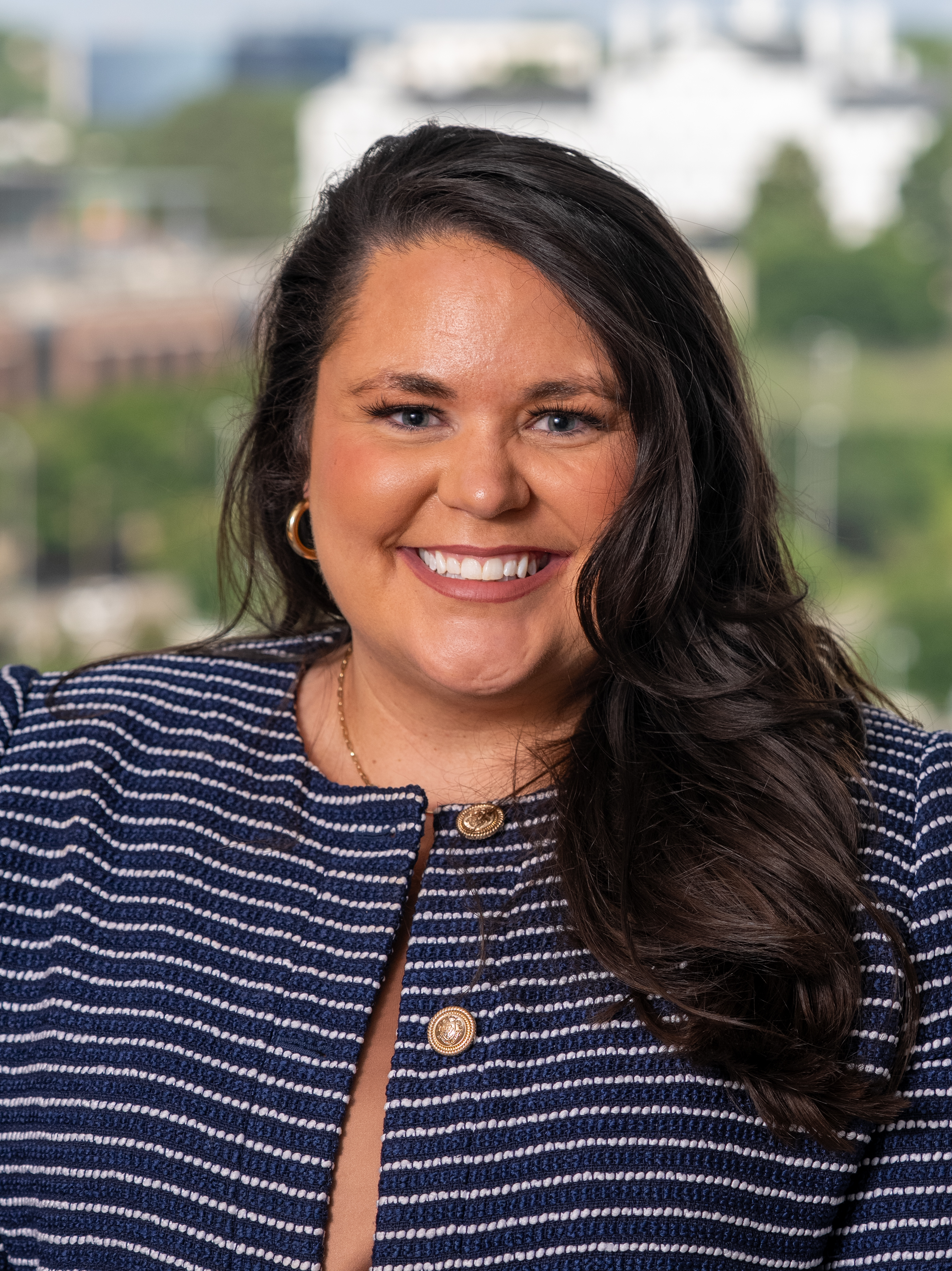 Lindsay Akers headshot