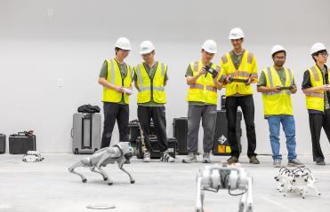 6 Students at GMU's Fuse building working with Artificial Intelligence 