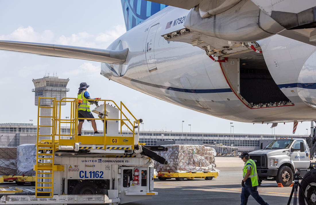 United Airlines plane and employees at Dulles International Airport